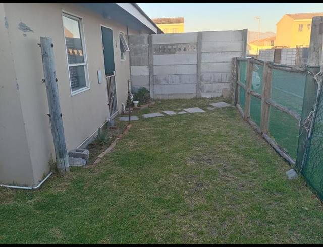 2 BEDROOM HOUSE FOR SALE IN PELIKAN PARK